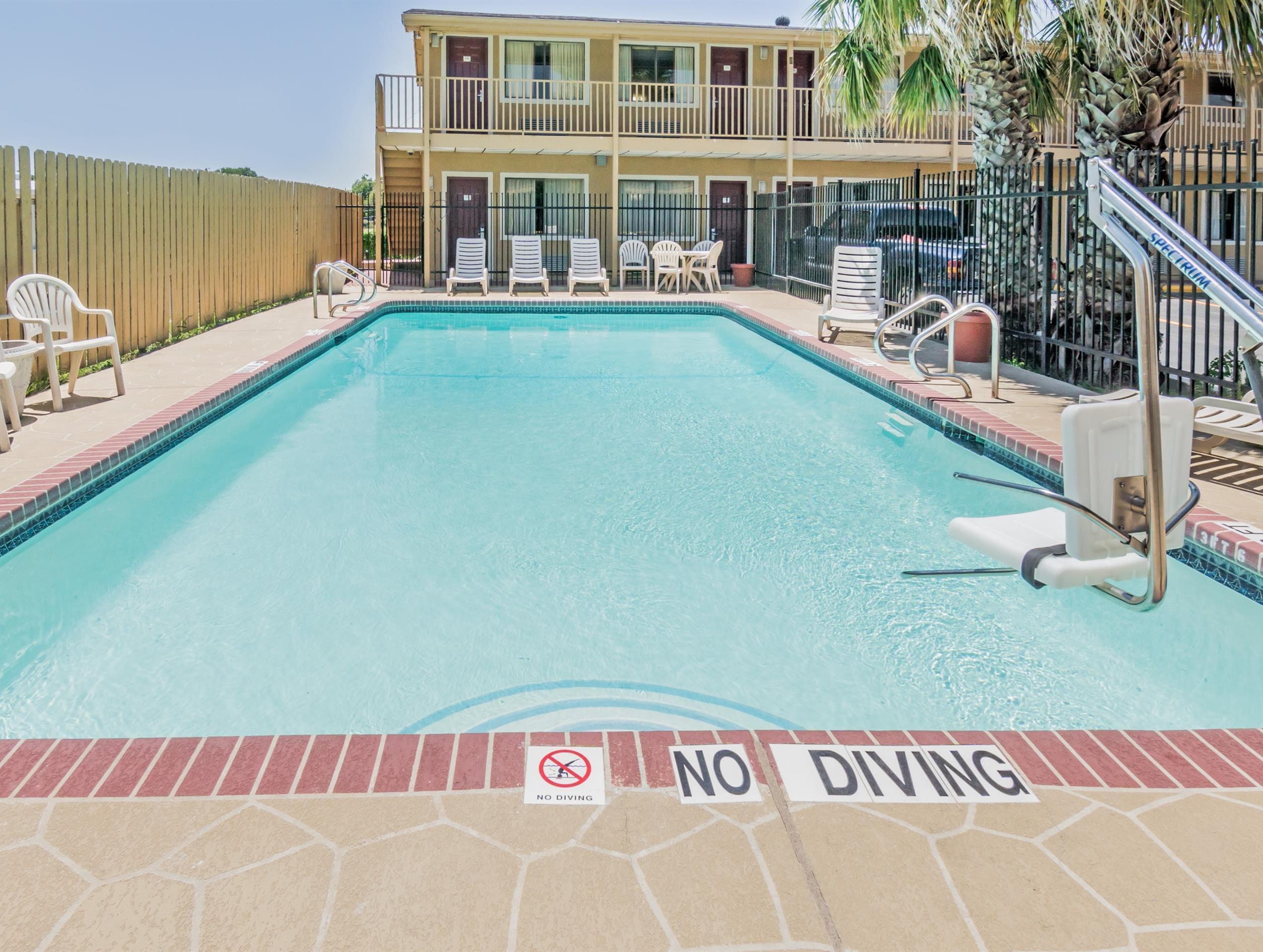 Super 8 By Wyndham S General Bruce Hotel