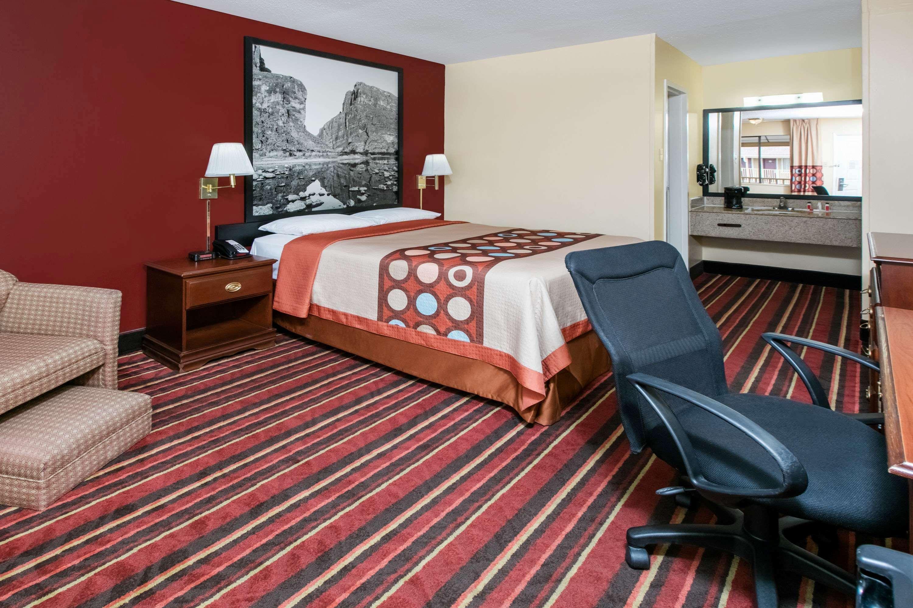 Super 8 By Wyndham S General Bruce Hotel