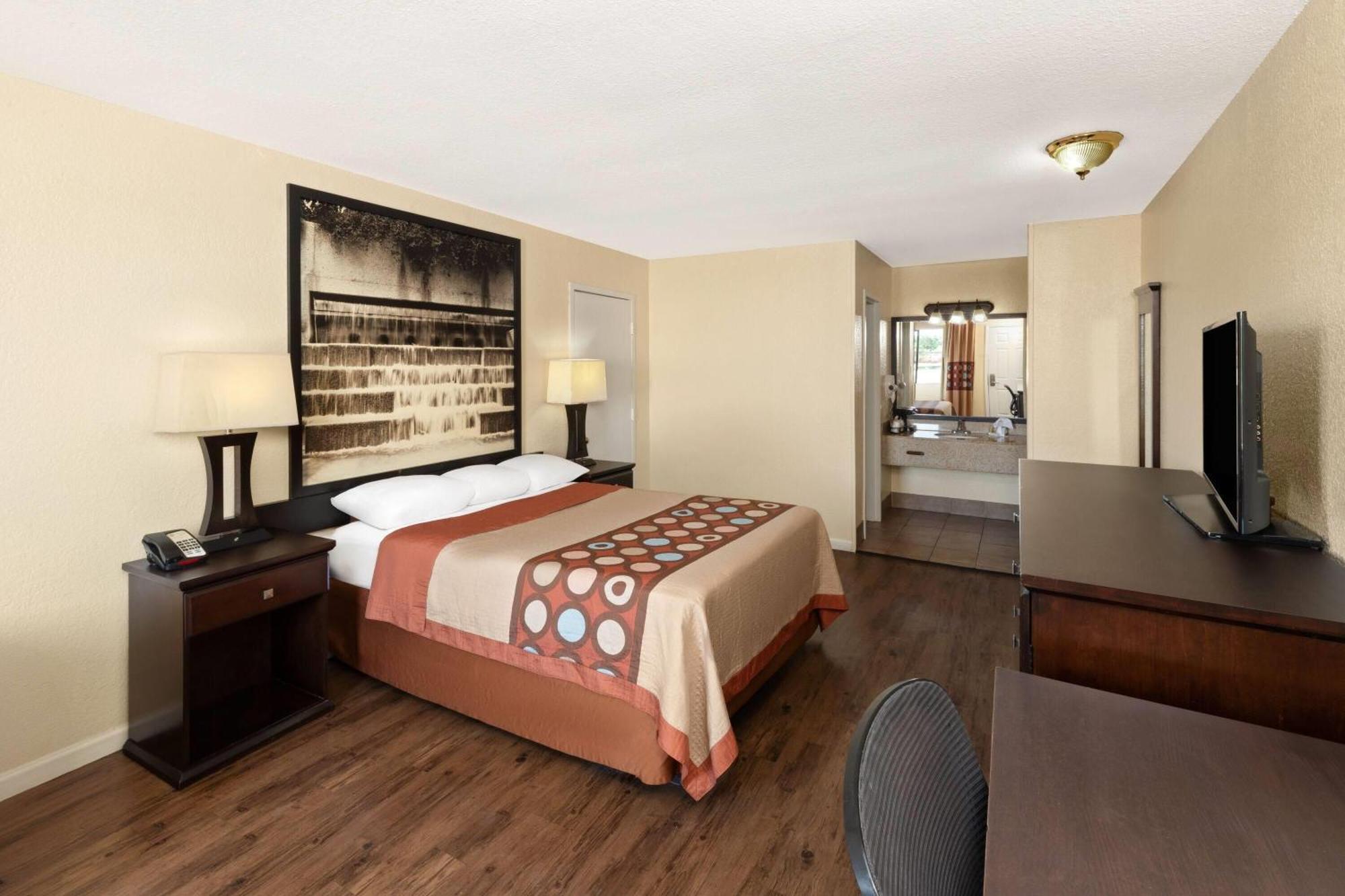 Hotel Super 8 By Wyndham S General Bruce Temple