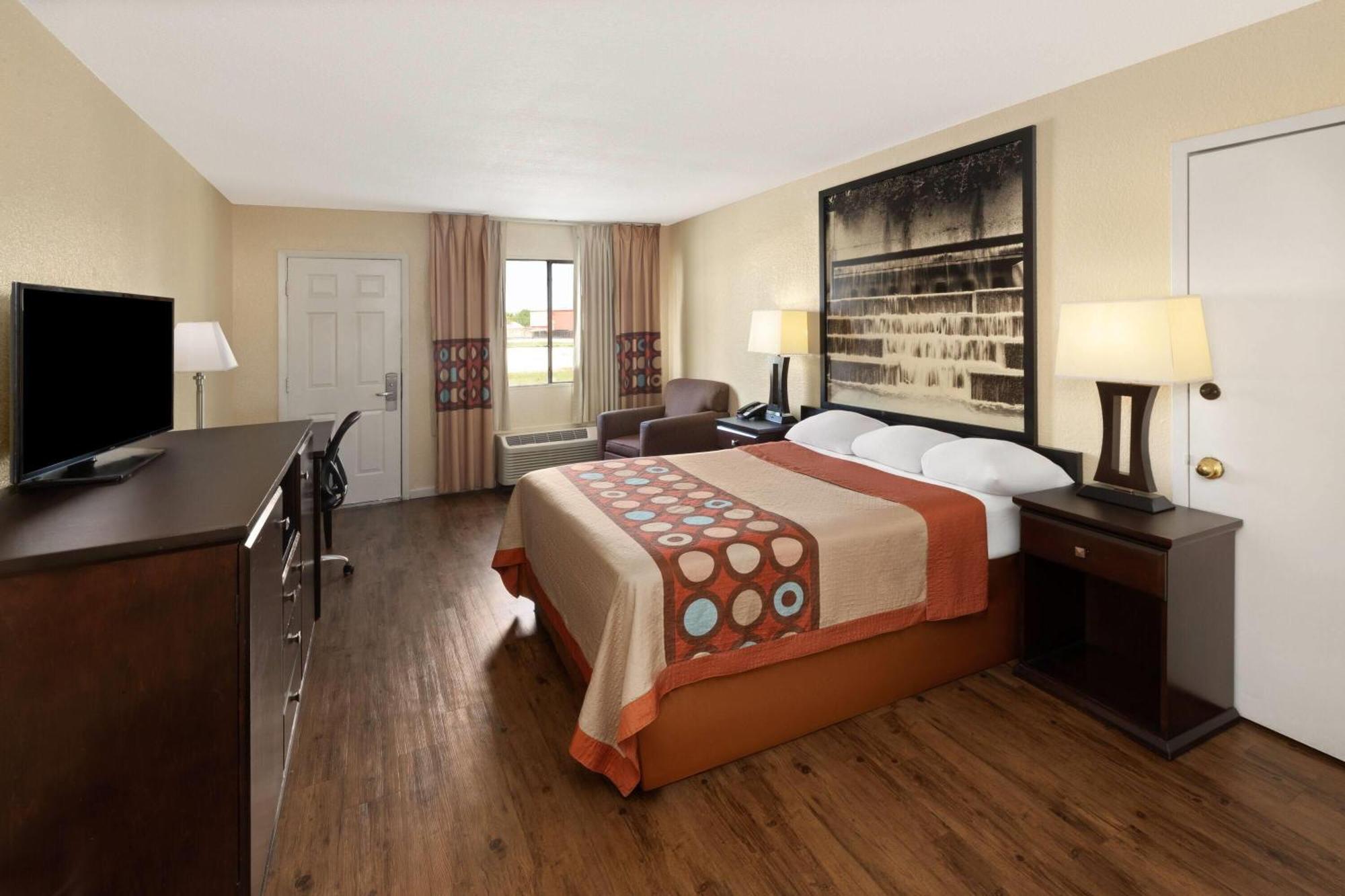 Super 8 By Wyndham S General Bruce Hotel