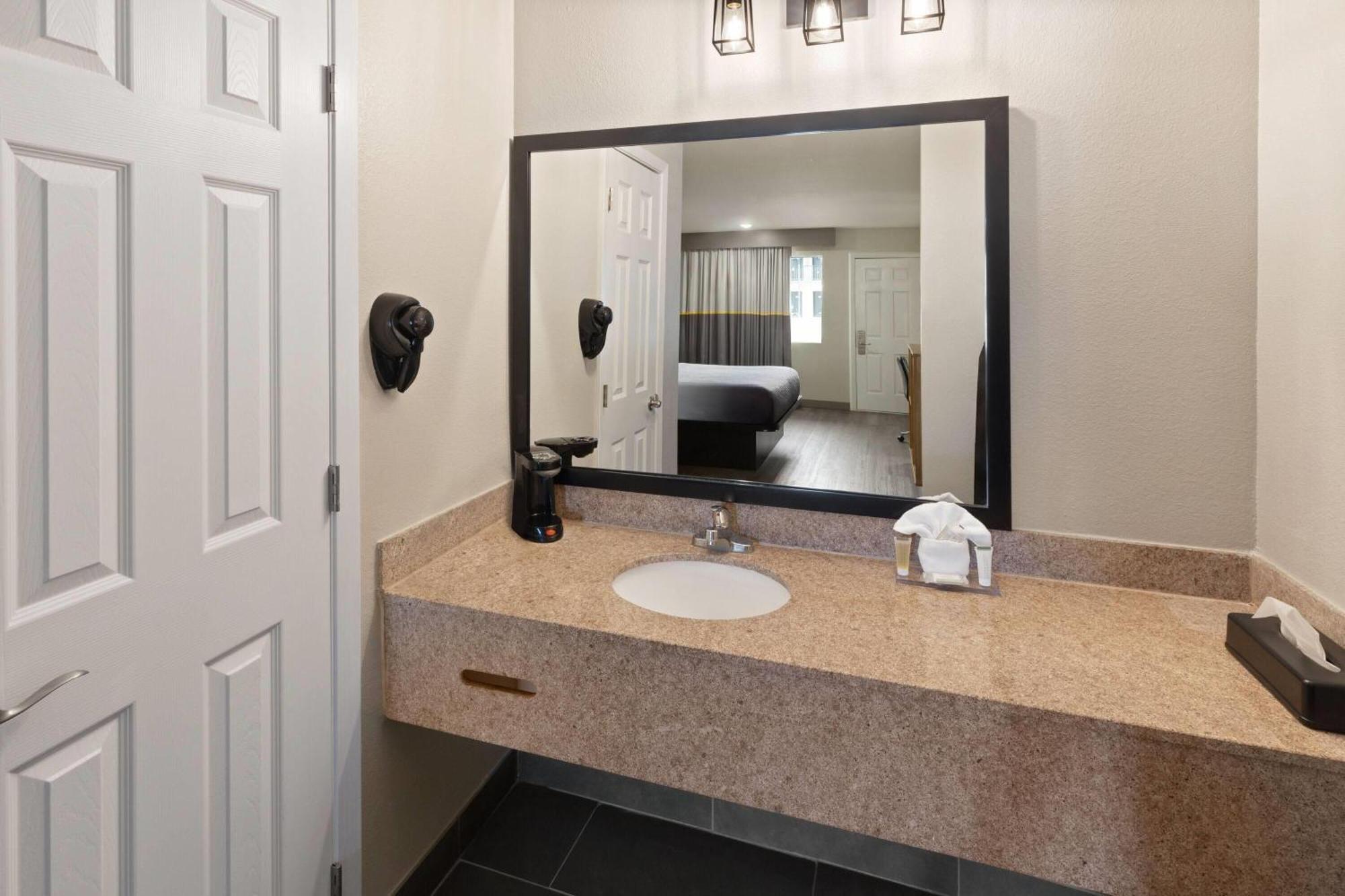 Super 8 By Wyndham S General Bruce Hotel 2*