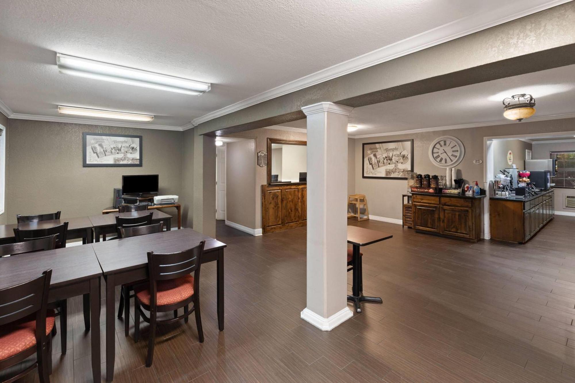Hotel Super 8 By Wyndham S General Bruce 2*