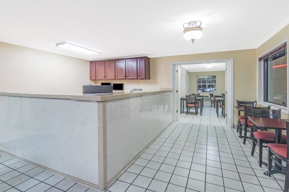 Super 8 By Wyndham S General Bruce Hotel