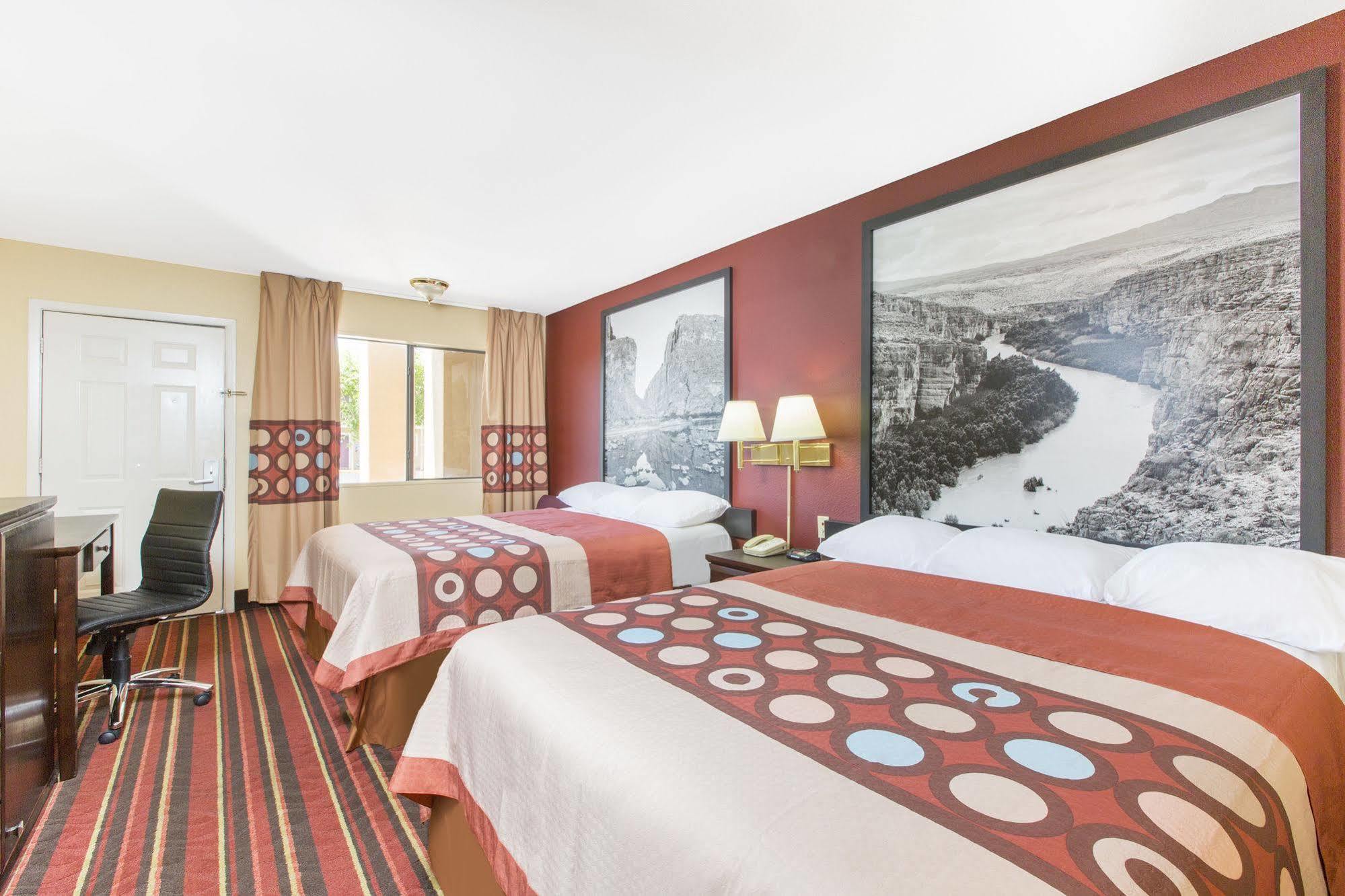 Hotel Super 8 By Wyndham S General Bruce Temple