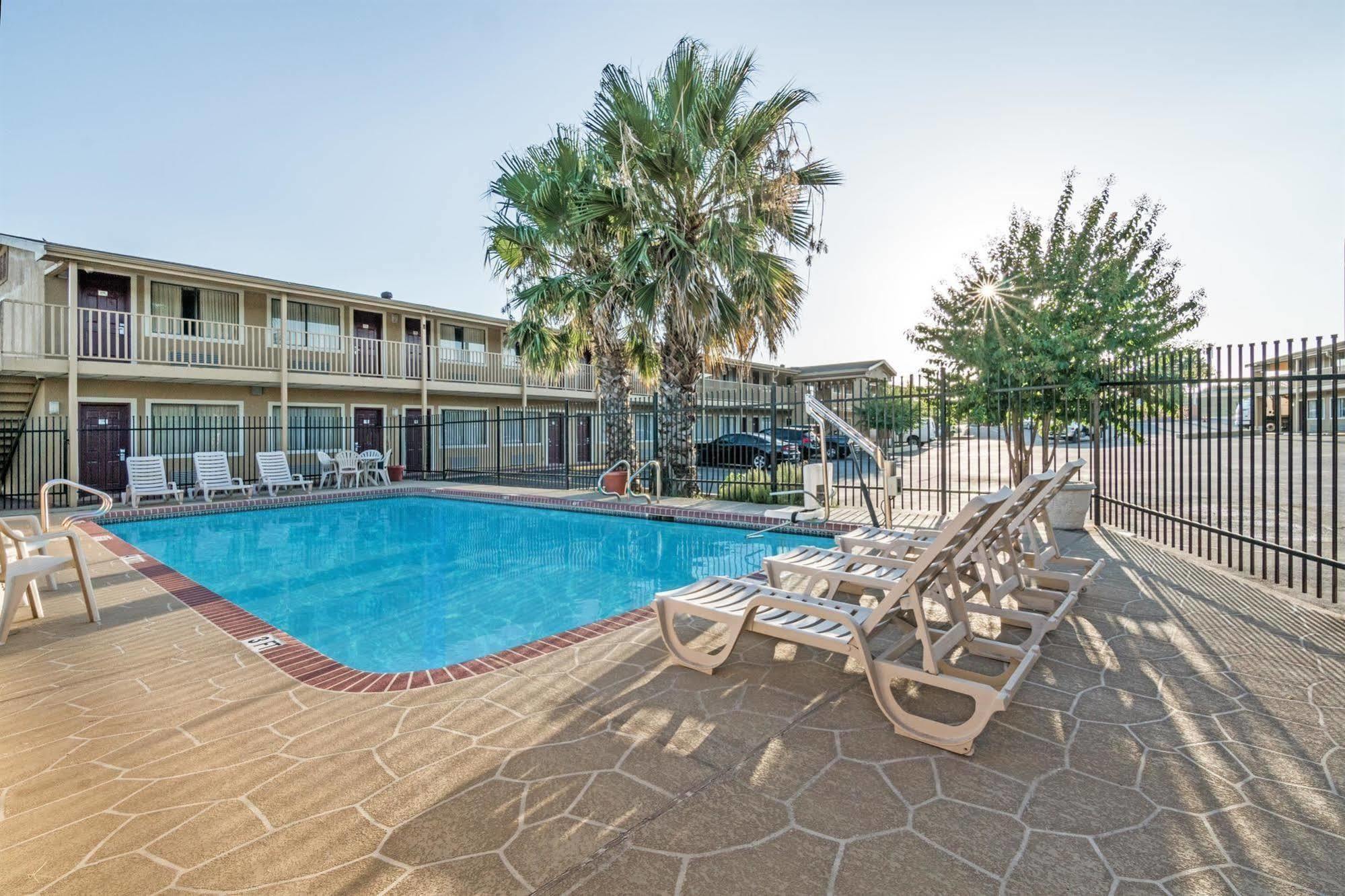 Hotel Super 8 By Wyndham S General Bruce 2*